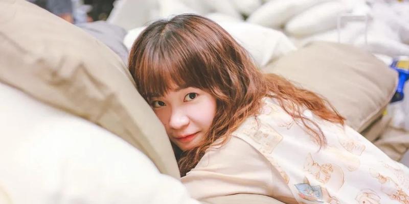 女友闹分手有新欢断联一个月怎么办？如何挽回感情？-第1张图片-爱昵情感