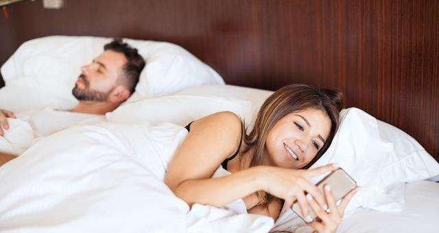 挽回老婆最有效的方法是什么？如何修复破裂的婚姻关系？-第3张图片-爱昵情感