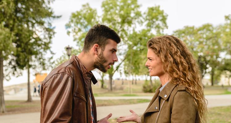 老公出轨后还有必要再跟他走下去吗？如何处理婚姻中的背叛？-第1张图片-爱昵情感