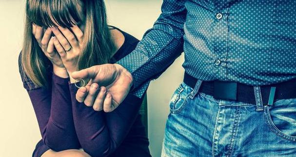 老公出轨了妻子如何挽回婚姻家庭的技巧？-第3张图片-爱昵情感
