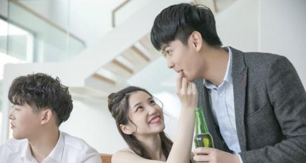 老公出轨同事天天见面能断吗？如何处理婚姻中的信任危机？-第2张图片-爱昵情感