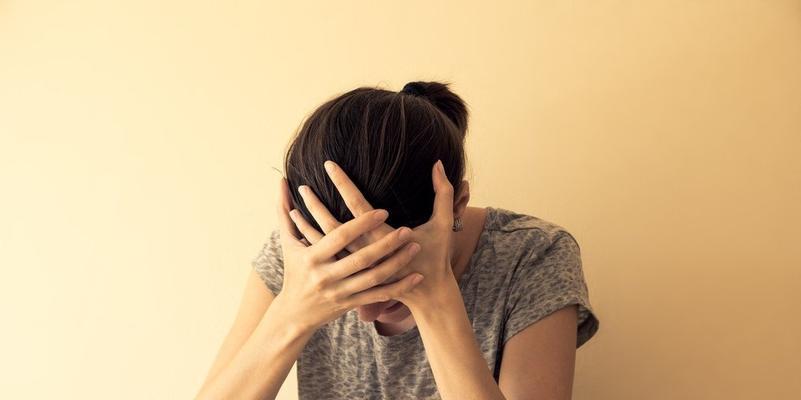 如何处理男友与前女友的联系？担心失去他怎么办？-第1张图片-爱昵情感
