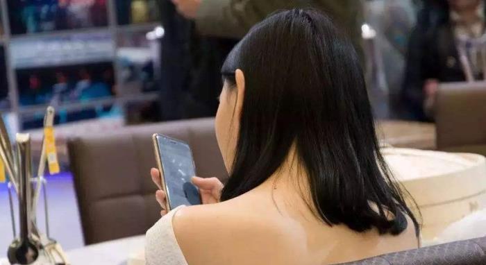 男友前任女友找他该怎么做？如何处理这种复杂情感问题？-第2张图片-爱昵情感