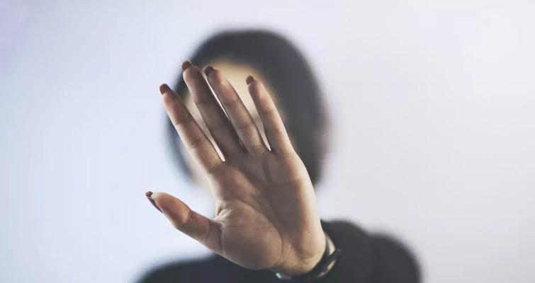 男友违背承诺我该和他分手吗？如何处理感情中的失信问题？-第2张图片-爱昵情感
