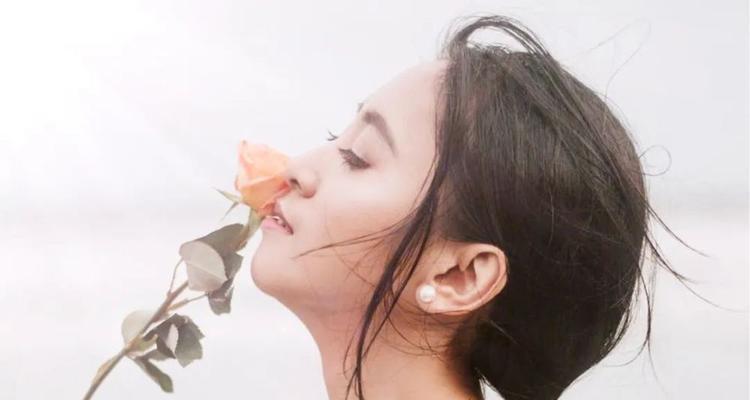 男友有老婆我该放弃他吗？还是继续等待他们离婚？-第1张图片-爱昵情感