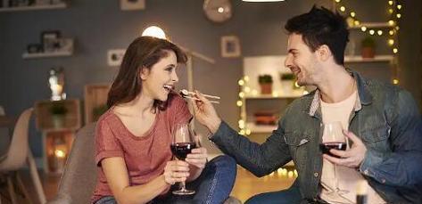 第一次约会应该聊什么？8大聊天话题助你打破沉默！-第3张图片-爱昵情感