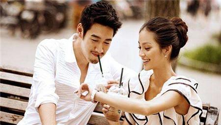第一次约会聊天应该注意什么？如何避免尴尬话题？-第1张图片-爱昵情感