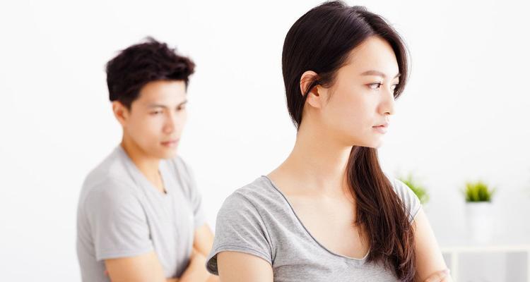 发现丈夫出轨女人最先应该怎么做？如何处理婚姻中的背叛？-第2张图片-爱昵情感