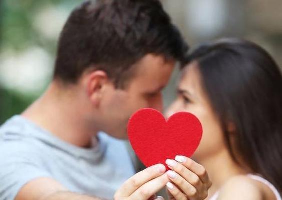 夫妻之间做好哪三件事才能保证婚姻健康发展？-第1张图片-爱昵情感