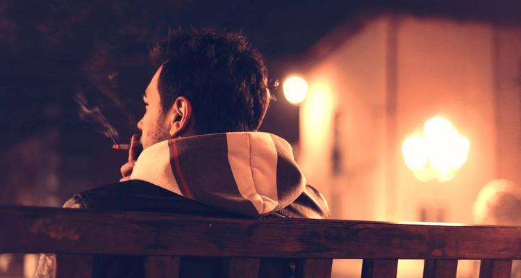 男人喜欢你时会有什么表现？如何识别他的真实情感？-第1张图片-爱昵情感