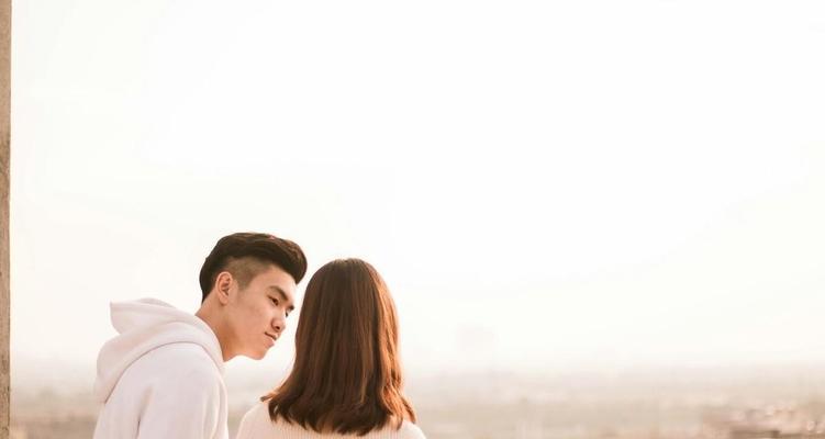 男人喜欢异性的表现是什么？如何识别男性对女性的暗恋信号？-第2张图片-爱昵情感