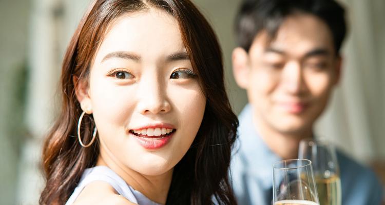 男人遇到喜欢的女生会有什么表现？如何识别他的真实感受？-第1张图片-爱昵情感