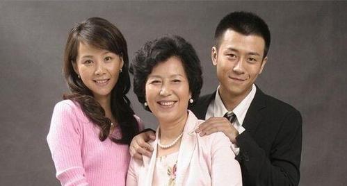 男人如何在婆媳关系中扮演好中介者的角色？遇到矛盾时应如何处理？-第2张图片-爱昵情感