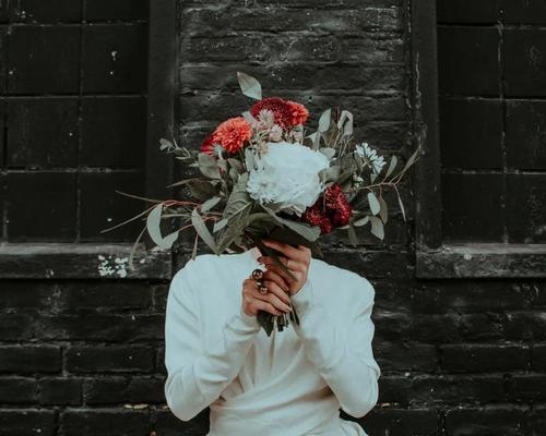 把前任伤透了还能挽回么？情感修复的可能与方法是什么？-第1张图片-爱昵情感