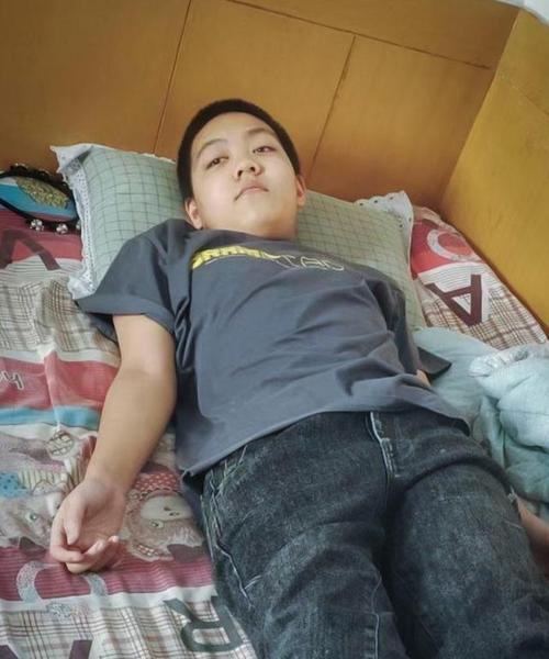 15岁男孩谈恋爱是否正常？心理专家如何看待青少年早恋问题？-第3张图片-爱昵情感