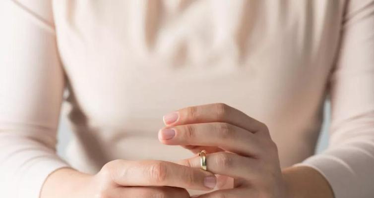 出轨后复婚的夫妻感情能否修复？如何重建信任？-第3张图片-爱昵情感