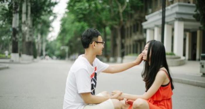 如何挽回被伤害的女孩？有效沟通和真诚道歉是关键吗？-第2张图片-爱昵情感