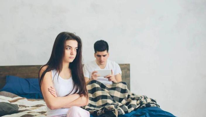 女生挽回男生时常见的表现有哪些？如何正确处理分手后的关系？-第1张图片-爱昵情感